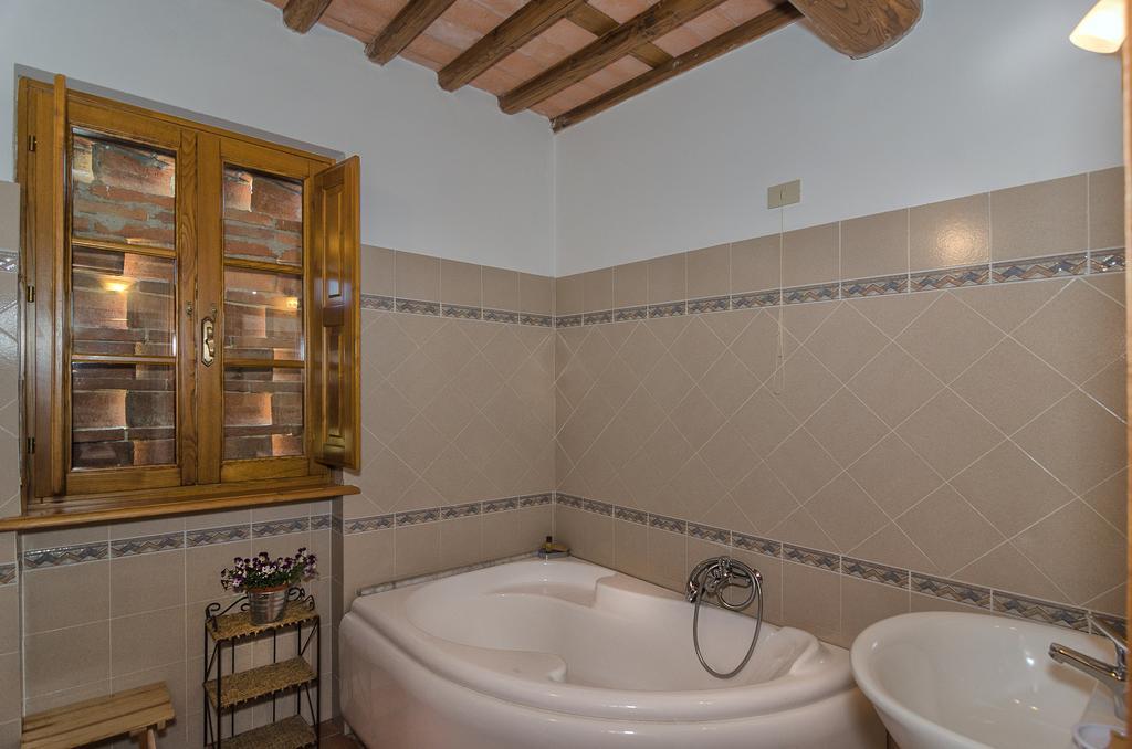 Agriturismo Ai Linchi ลุคคา ภายนอก รูปภาพ